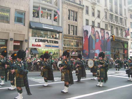 2003-03-17 071 Parade - Bagpipes